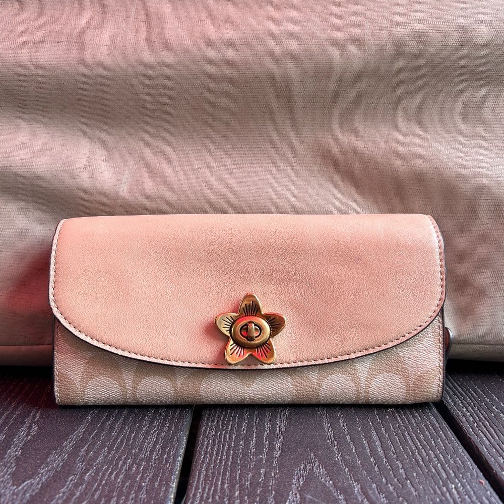 Coach signature wallet/clutch
